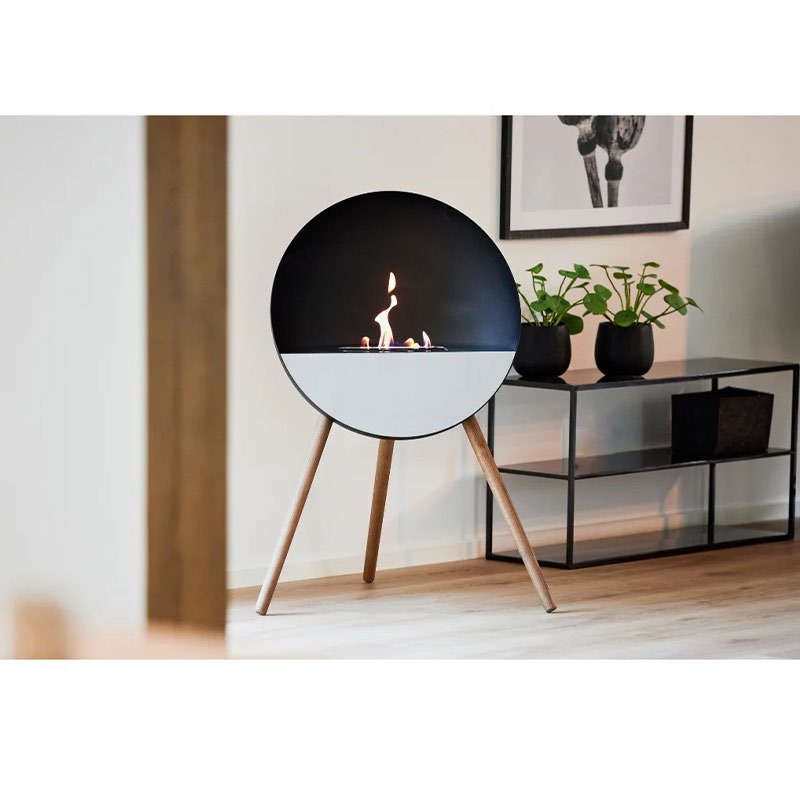 Gulvstående biopejs med træben og sølvfront